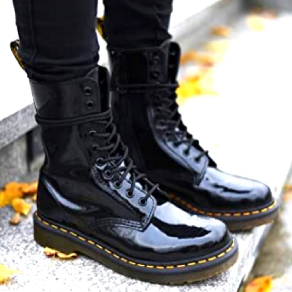 NWOT Dr. Martens Black Patent Leather Women's Boots